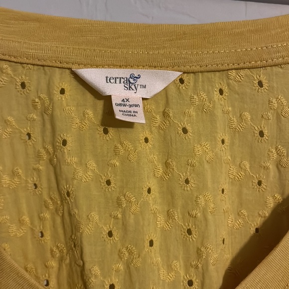 Terra & Sky Women’s Yellow Mixed Media V-Neck Eyelet Top Plus Size 4X (28W-30W) - Picture 8 of 14